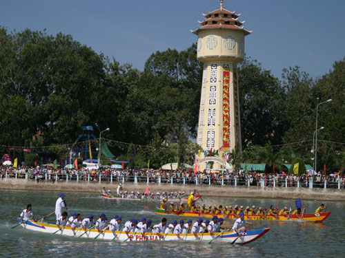 Lễ hội Đua Thuyền Sông Cà Ty