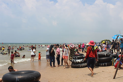 Biển La Gi thu hút khách du lịch dịp Tết Dương Lịch 2018