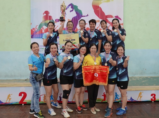 CLB CLT vô địch giải Bóng chuyền hơi nữ tỉnh Bình Thuận 2023