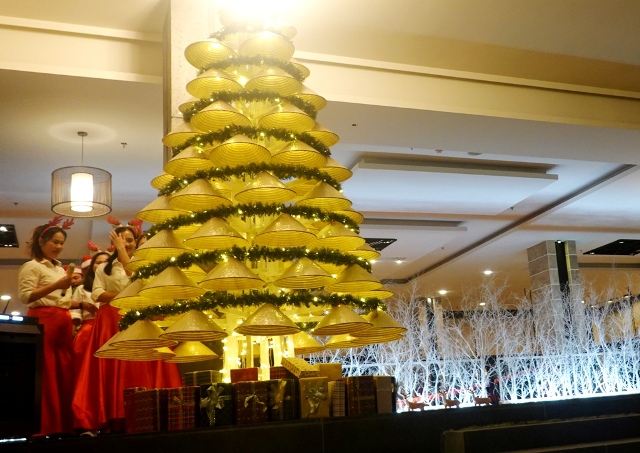 Anantara Muine Resort thắp sáng cây thông đón Noel