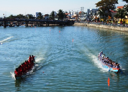 Lễ hội đua thuyền truyền thống mừng Xuân Ất Mùi