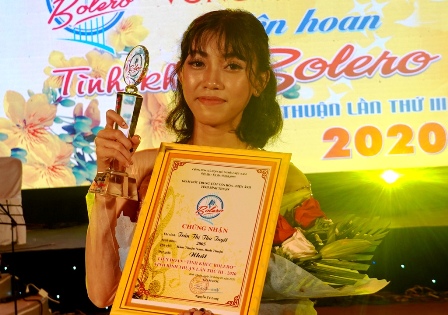 Trần Thị Thu Tuyết giành ngôi quán quân Liên hoan Tình khúc Bolero 2020
