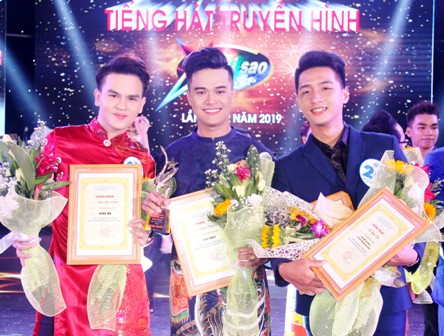  Nguyễn Thanh Duy giành ngôi quán quân Tiếng hát Truyền hình - Ngôi sao biển